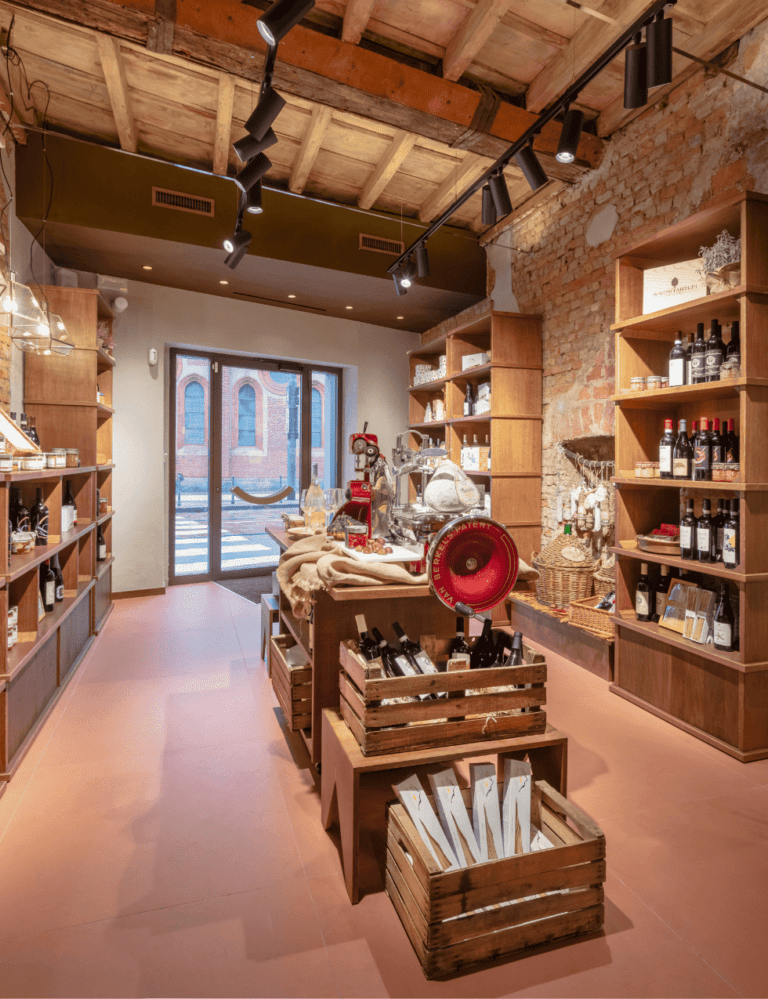 Allestimento Nuovo Negozio Enogastronomia Gourmet a Milano Progetto PiùStore