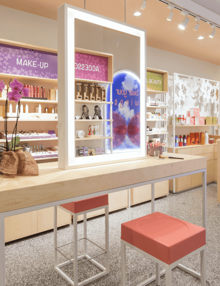Allestimento e arredamento per una bioprofumeria a Cagliari Progetto PiùStore