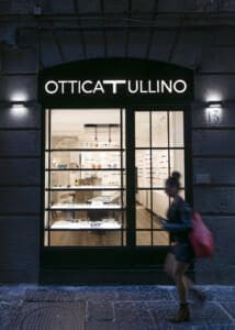 Vetrina negozio di ottica con design moderno