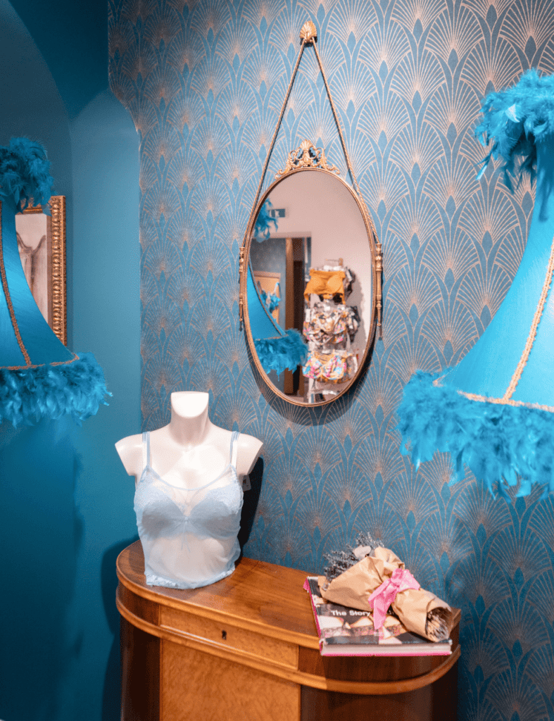 Allestimento Boutique Corsetteria Intimo e Beachwear Progetto PiùStore