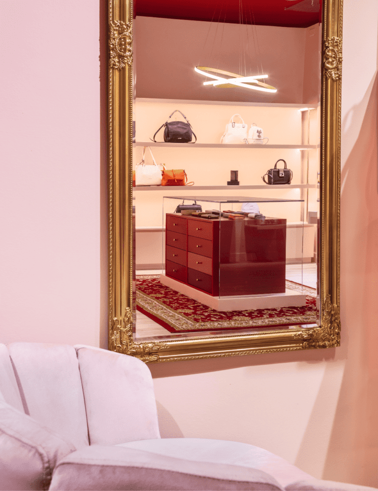 Arredamento e Visual Merchandising Boutique di Borse Firmate e Accessori Progetto PiùStore