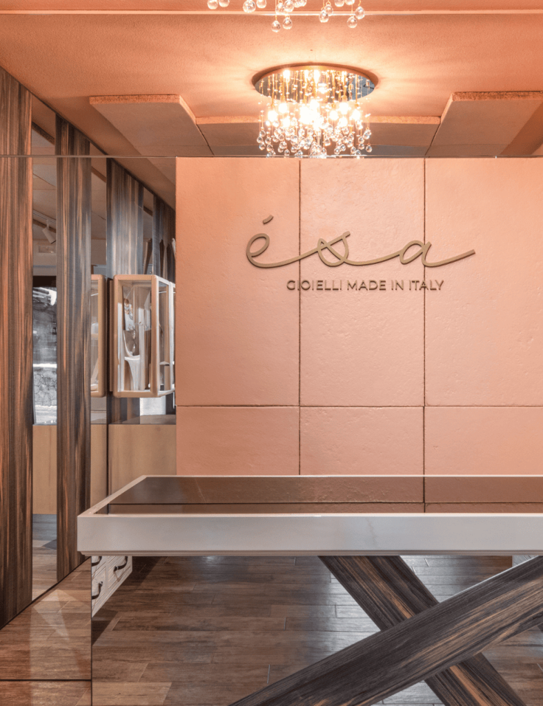 Restyling Allestimento e Vetrina Negozio di Gioielli Progetto PiùStore